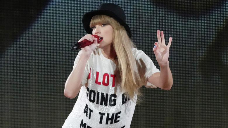 Taylor Swift bowler hat