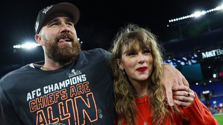 Taylor Swift whispering Travis Kelce