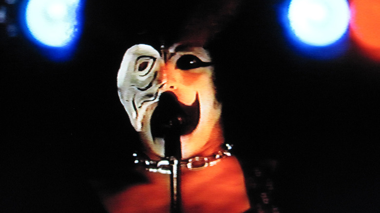 Clowns' vocalist uses a microphone