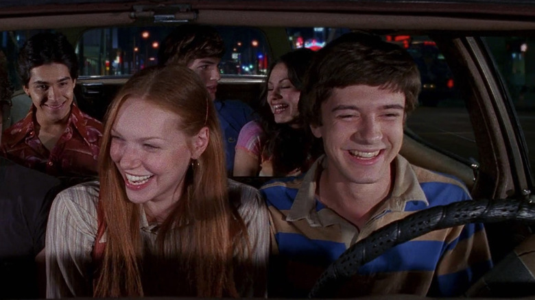 The cast of Thhat '70s show laughing during the intro