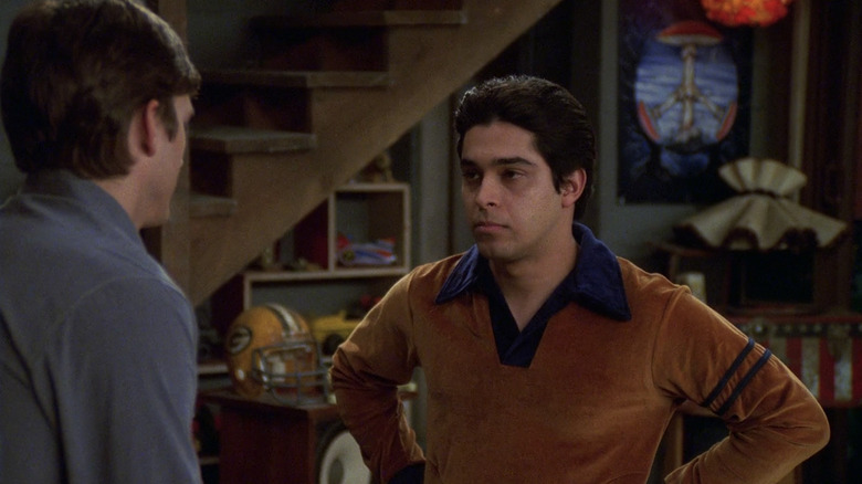 Fez explaining the dark room switch to Kelso