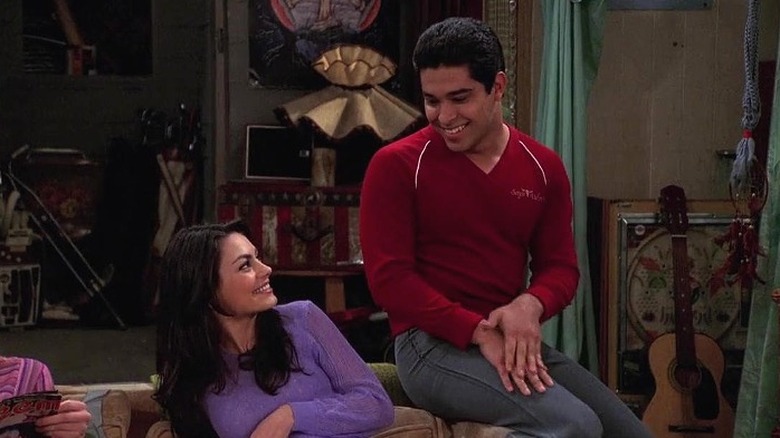 Jackie and Fez smiling at each other