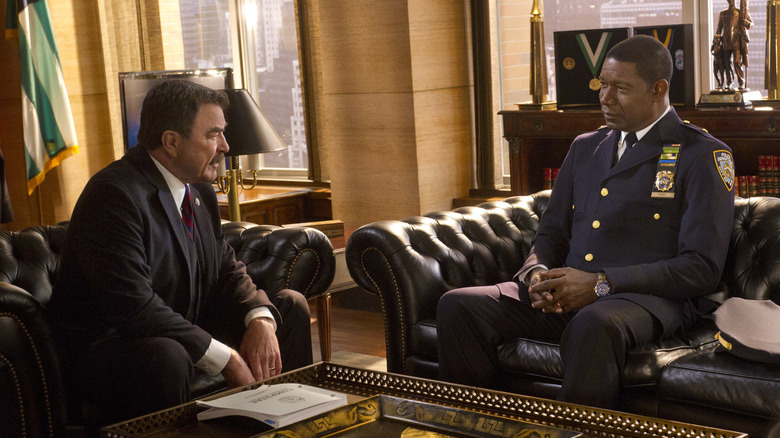 Frank Reagan and Chief Kent sitting on couches