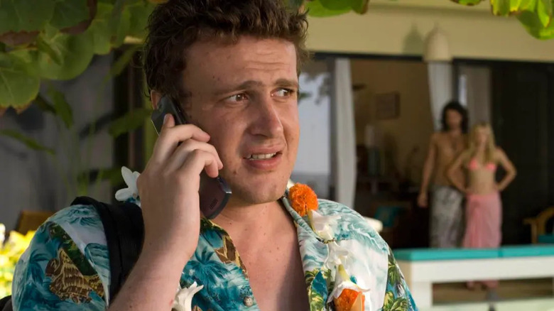 Peter on phone Aldous and Sarah behind him Forgetting Sarah Marshall