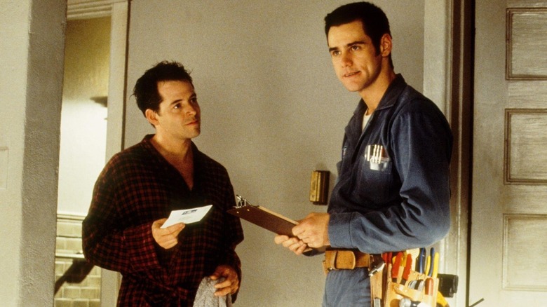 Chip inspects Steven's apartment in "The Cable Guy" (1996)