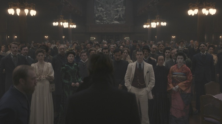 The cast of "1899" gather together in a hall (2022)