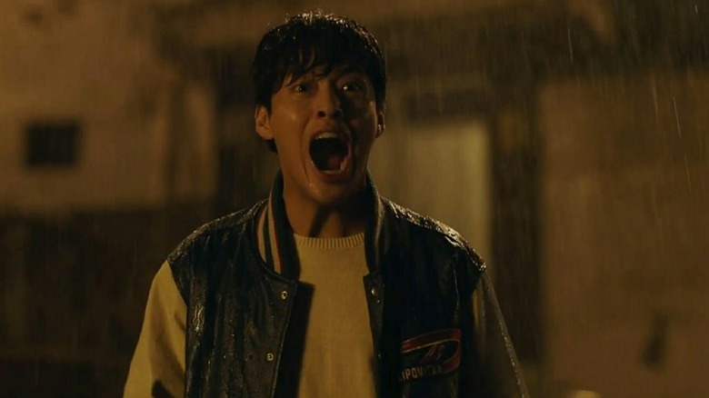 Jin-seok screams in the rain. in "Forgotten (2017)