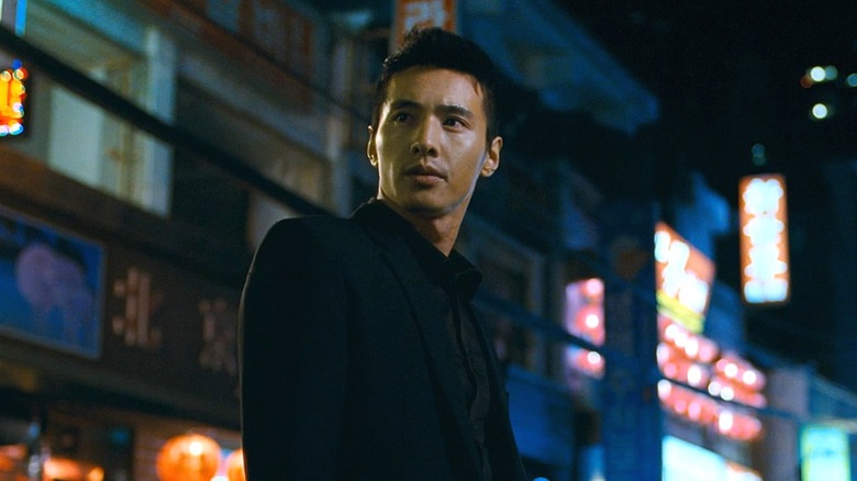 Tae-sik standing outside in the city in "The Man From Nowhere" (2010)