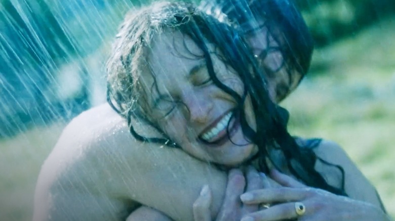 Oliver embraces Connie in the pouring rain in "Lady Chatterley's Lover" (2022)