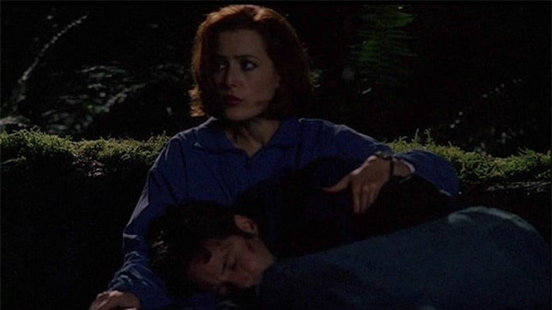 Mulder laying in Scully's lap