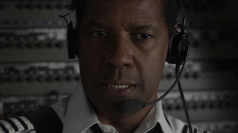 Denzel Washington looks concerned in cockpit