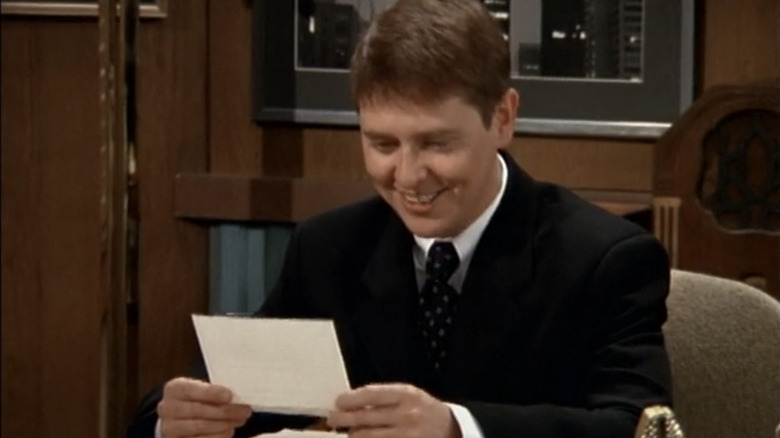 Dave Foley reads a note on "NewsRadio"