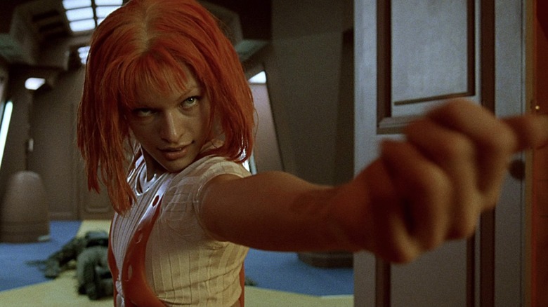 Leeloo fighting the Mangalores