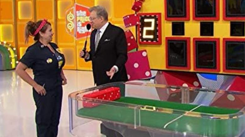 Drew Carey talking to a Price is Right guest