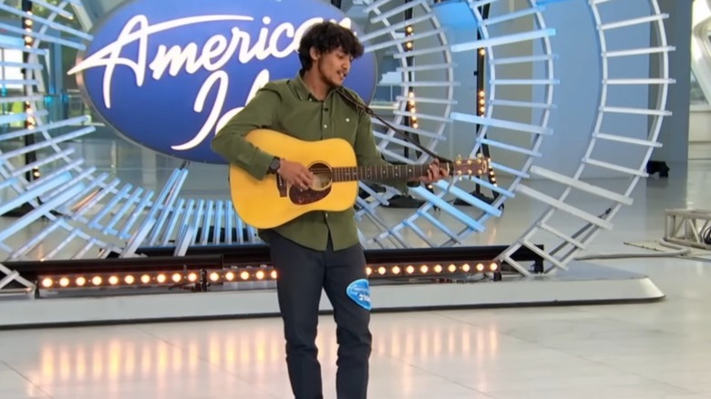 Arthur Gunn playing guitar and singing on the American Idol audition stage