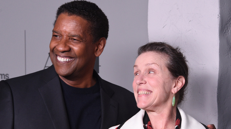 Denzel Washington posing for photos with Frances McDormand