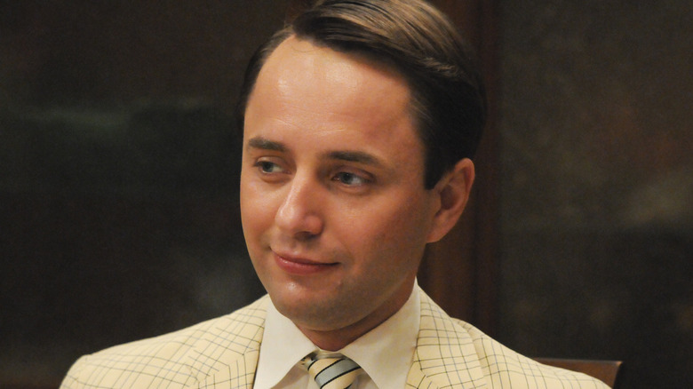 Pete Campbell smirks 