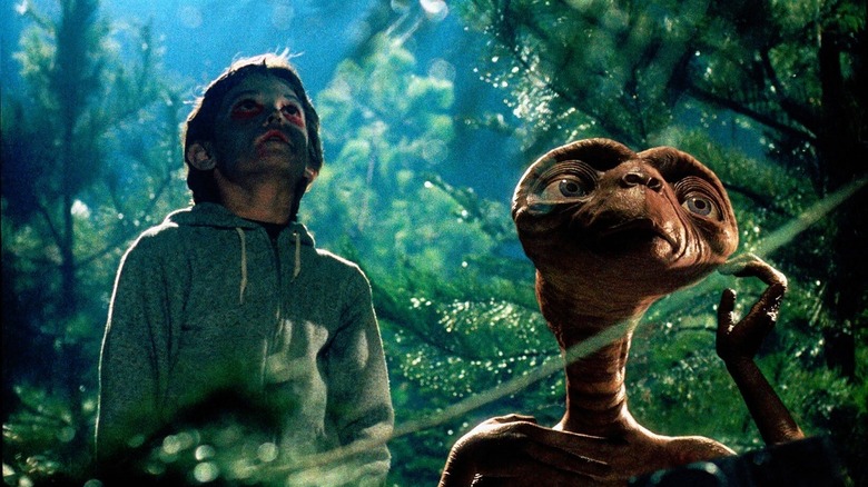 Elliott and ET look into the sky