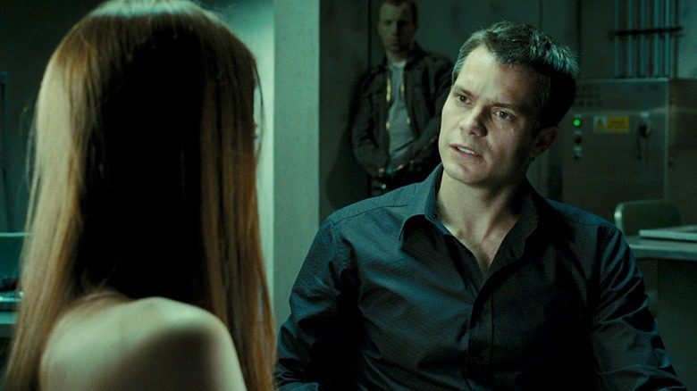 Thomas Gabriel interrogating a woman