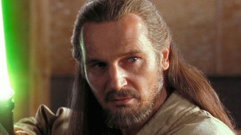 Qui-Gon Jinn prepares for duel