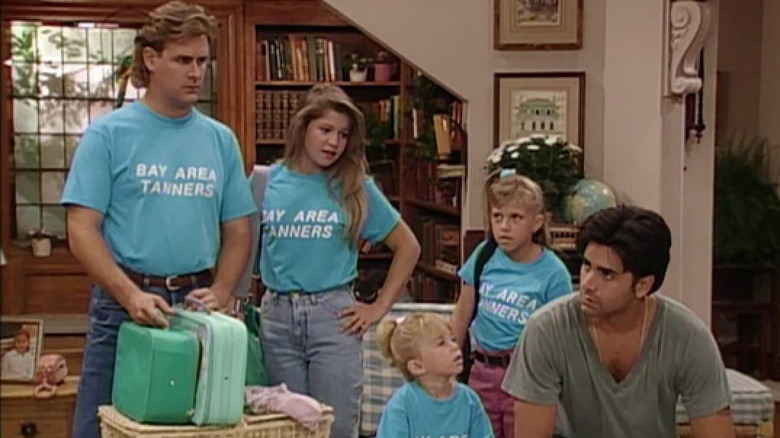 Tanner girls, Jesse, and Joey in matching shirts