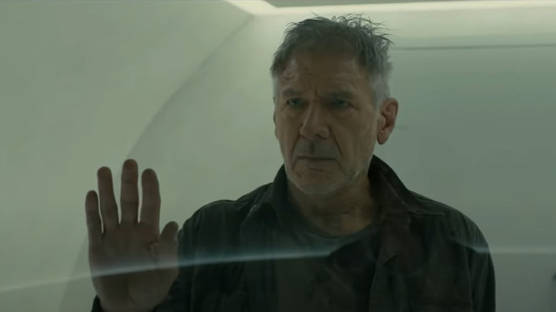 Harrison Ford puts hand on glass