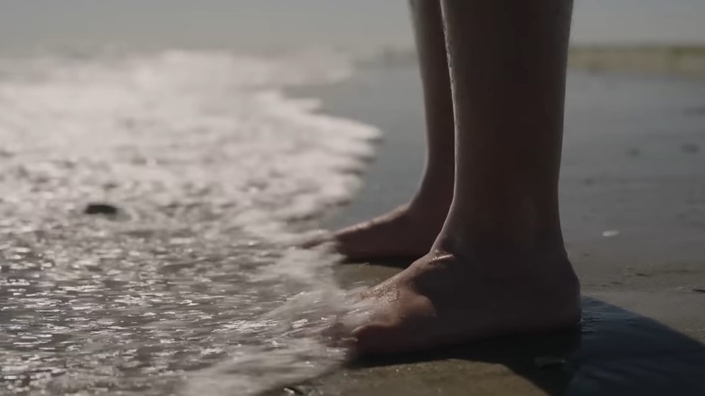 Sadie Sink's feet on the beach