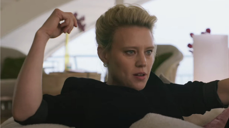 Kate McKinnon sitting in "Yesterday"