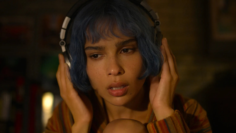 Zoë Kravitz as Angela with headphones in Kimi