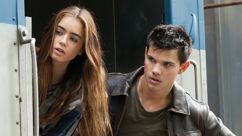 Lily Collins and Taylor Lautner looking out in Abduction