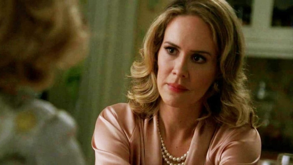 Medium Billie Dean Howard in Murder House