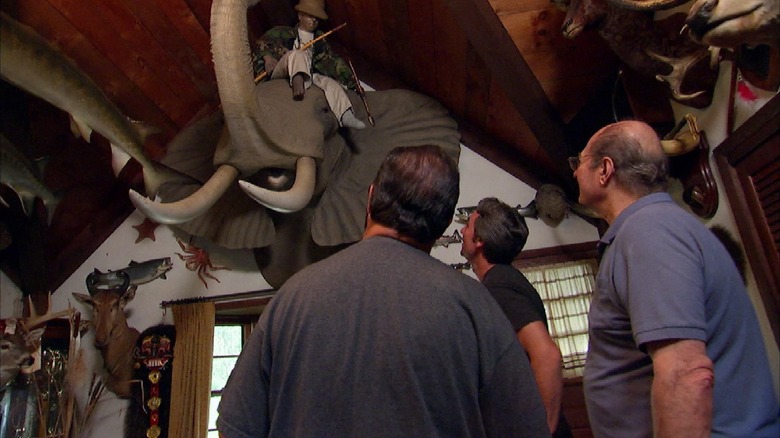 Frank and Mike buying elephant head