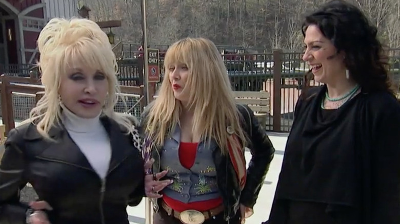 Dolly Parton talking to Lauren Wray Grisham and Danielle Colby