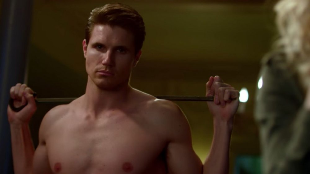 Robbie Amell (placeholder 1)