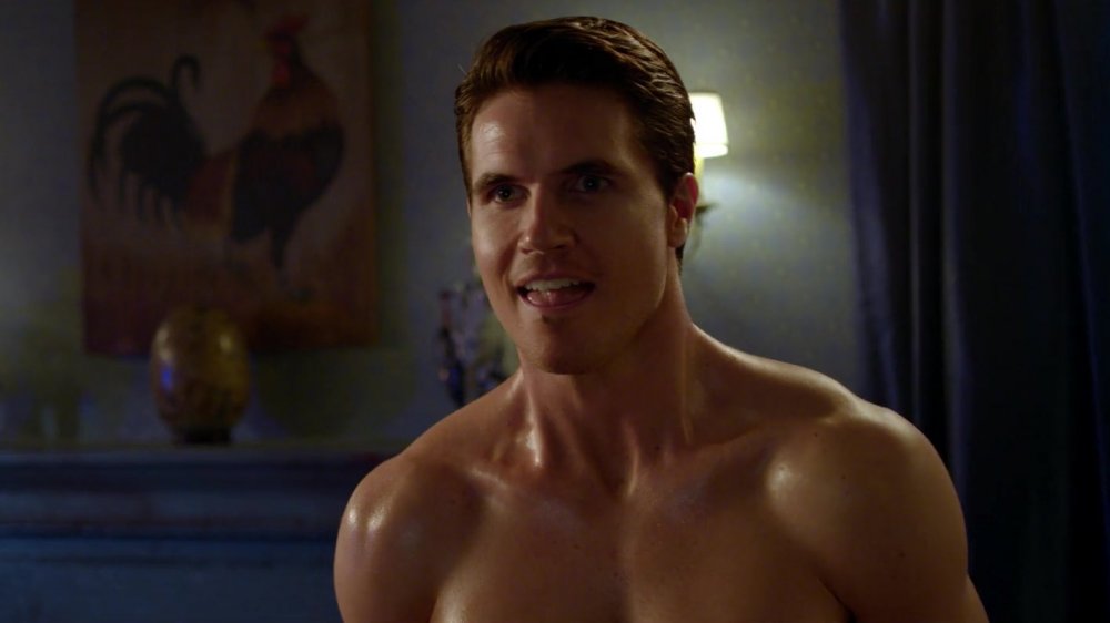 Robbie Amell (placeholder 2)