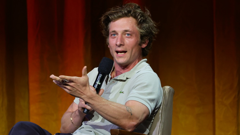 Jeremy Allen White speaking