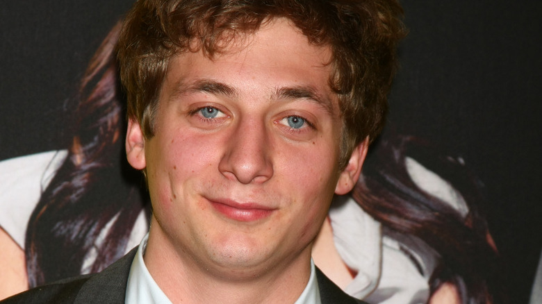 Jeremy Allen White smiling