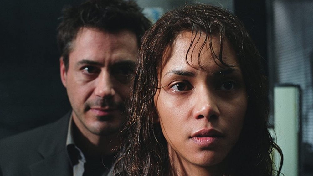 Robert Downey and Halle Berry in Gothika