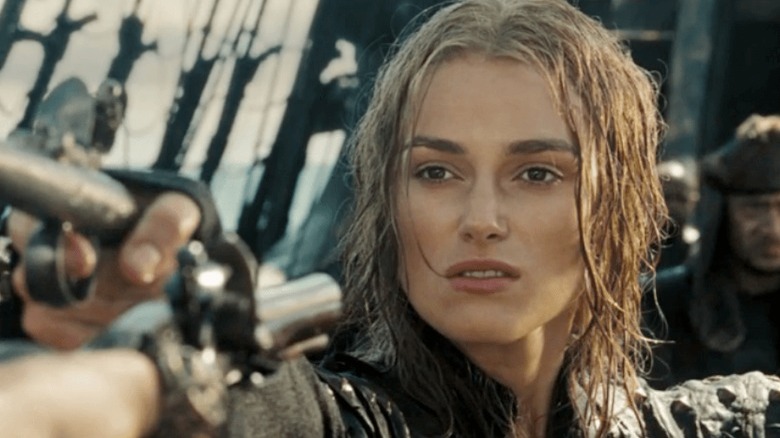 Elizabeth Swann pointing her gun