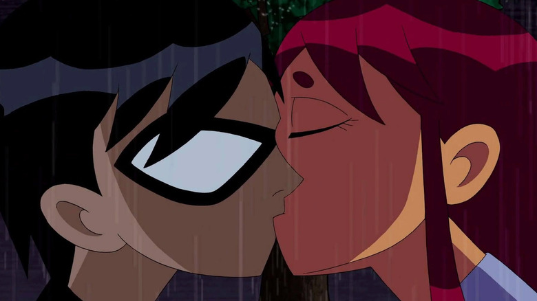 Robin and Starfire kiss