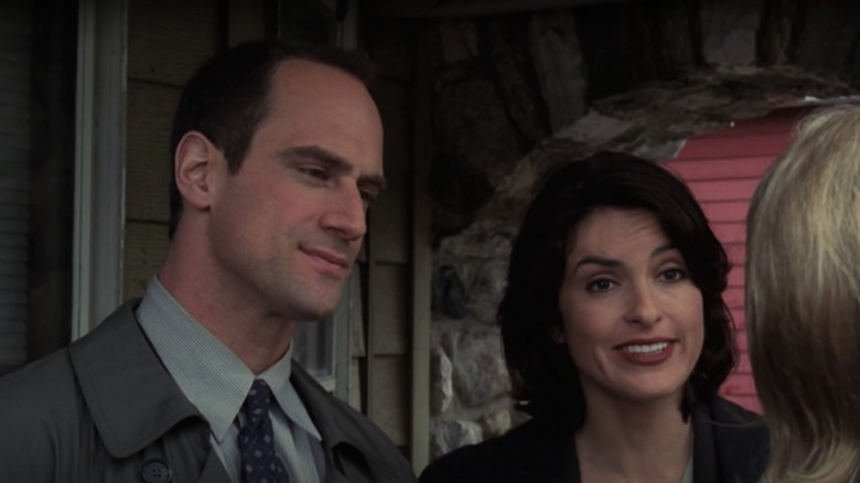 Stabler and Benson talking to witness