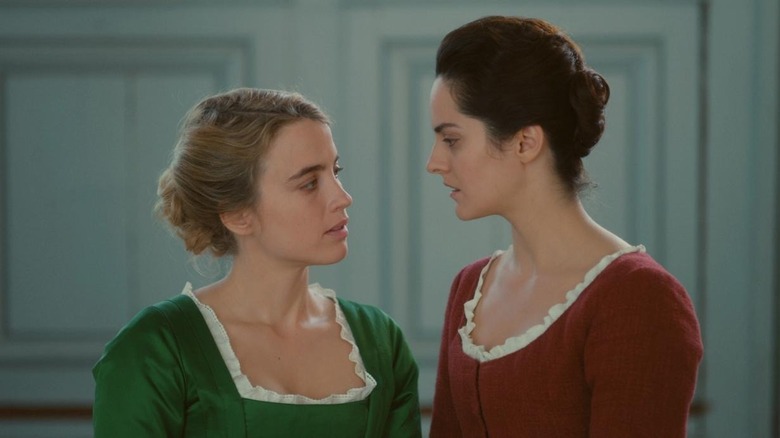 Noémie Merlant and Adèle Haenel exchanging glances