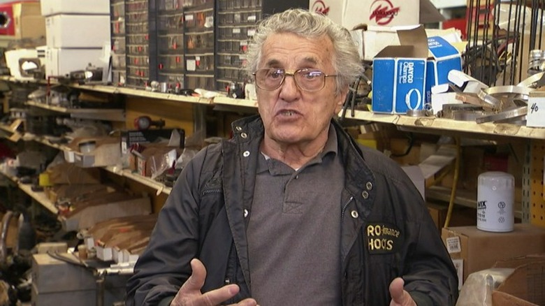 Tiger Tom Pistone in shop