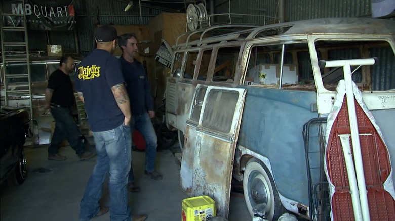 Mike Wolfe finding a VW bus