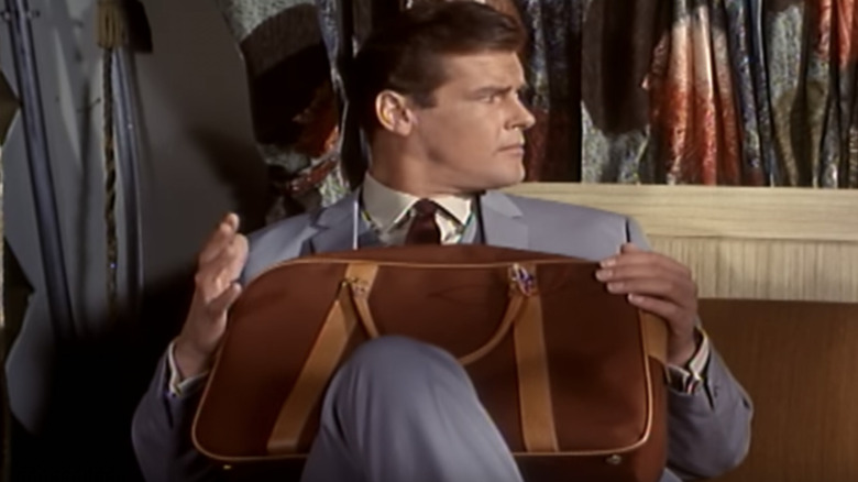 Simon Templar with bag