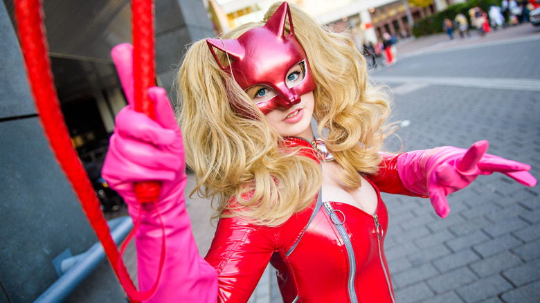 Ann cosplay on street