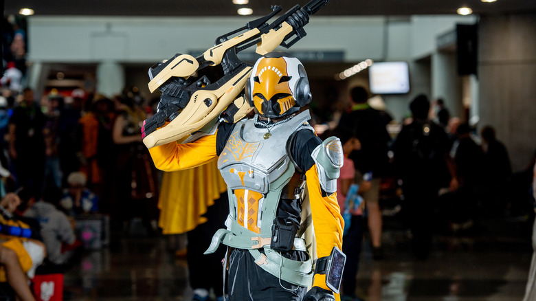 Hunter with gun cosplay 