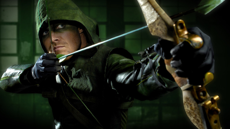 Stephen Amell Green Arrow aiming bow