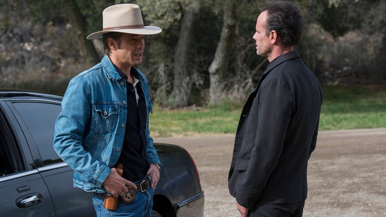 Raylan Givens Boyd Crowder talking car