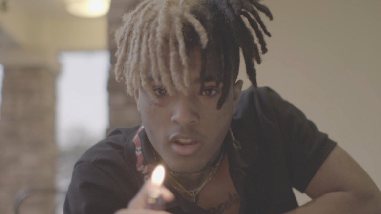 XXXtentacion holding lighter